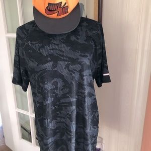 MENS OLD NAVY TALL CAMO PERFORMANCE ACTIVE TEE